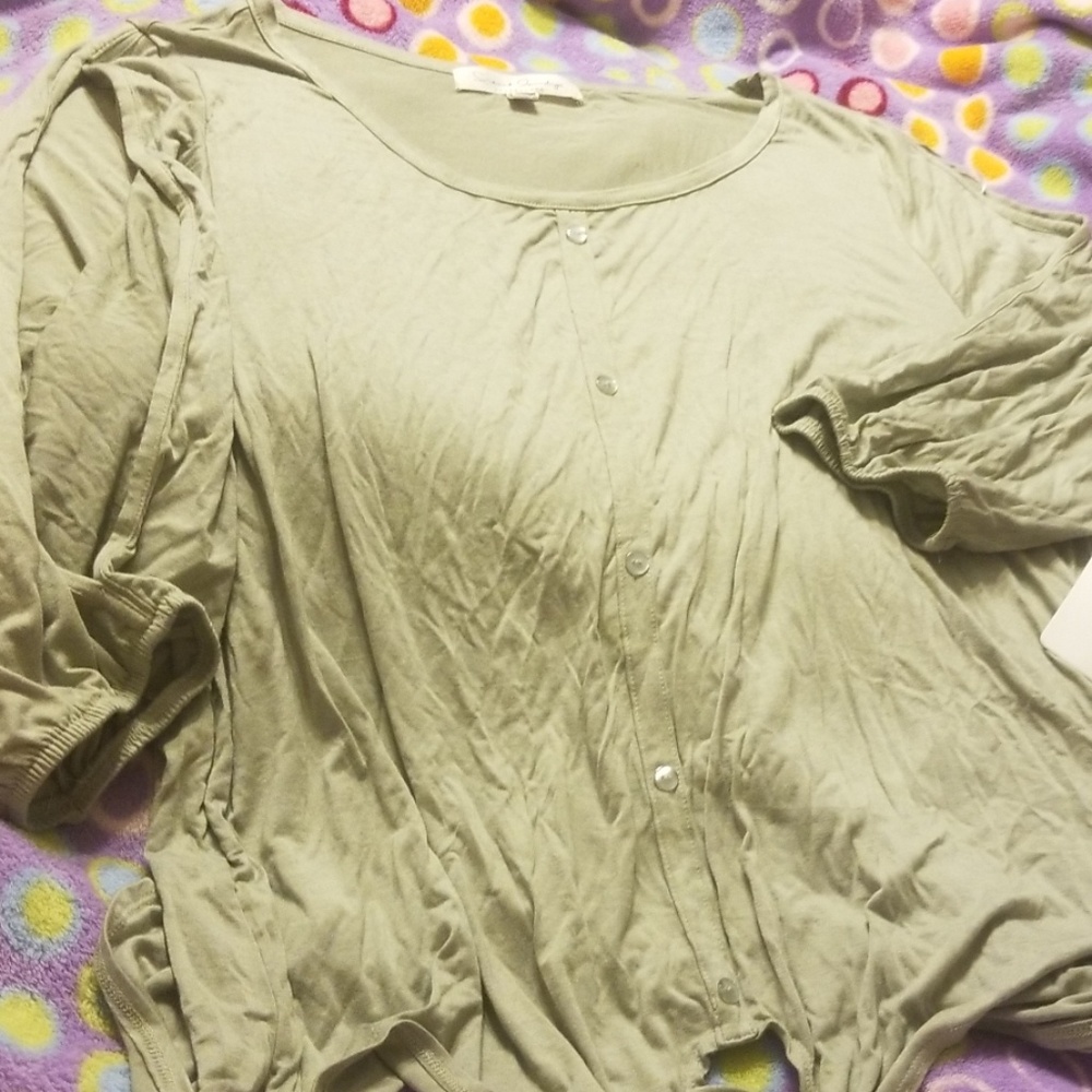 Top - NWT. Womens. 🏷